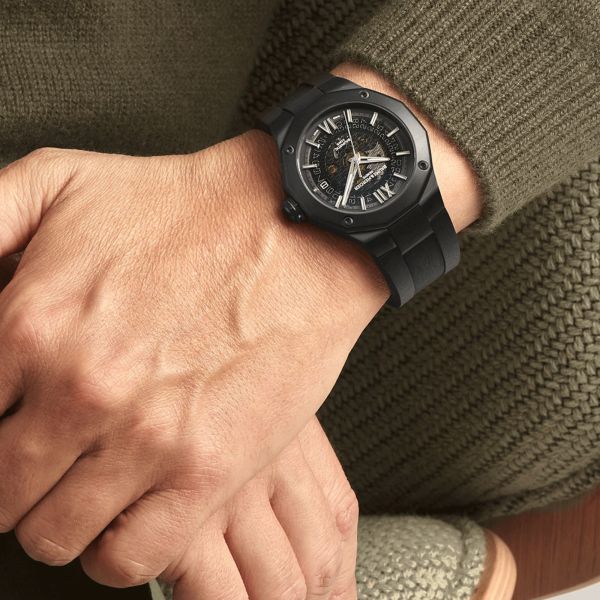 Montre Baume et Mercier Riviera ADLC noir automatique cadran noir bracelet caoutchouc noir 42 mm 10617