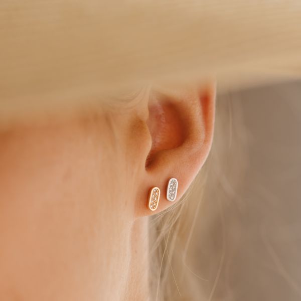 So Shocking Première fois Earrings white gold and diamonds