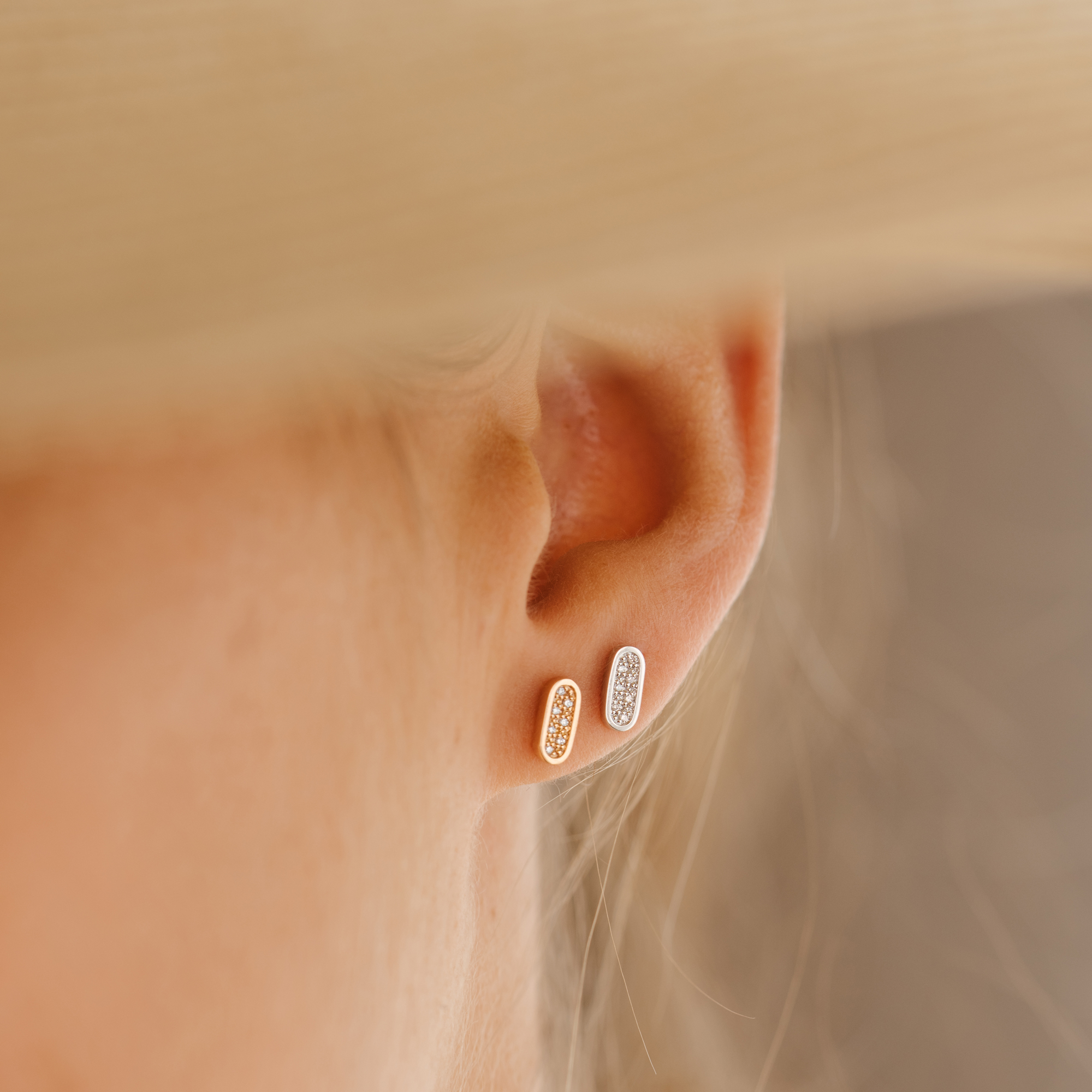 So Shocking Première fois Earrings white gold and diamonds