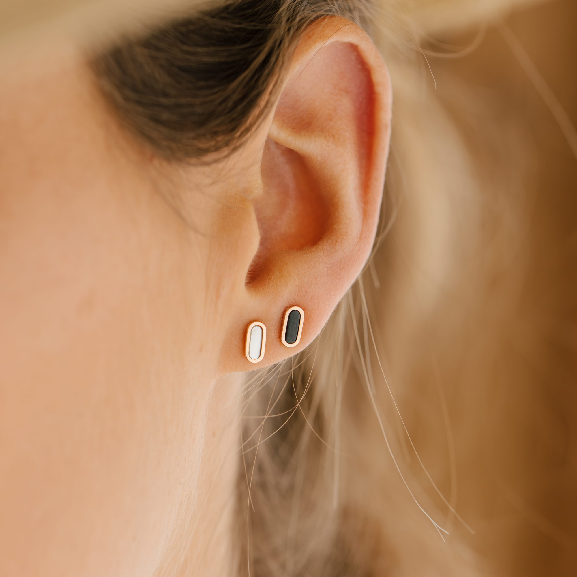 So Shocking Première fois Earrings pink gold and onyx