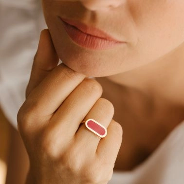 So Shocking Première fois Ring pink gold and red ceramic