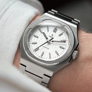 Montre Yema Urban Traveller automatique cadran blanc bracelet acier 39 mm YWTR23-FMS