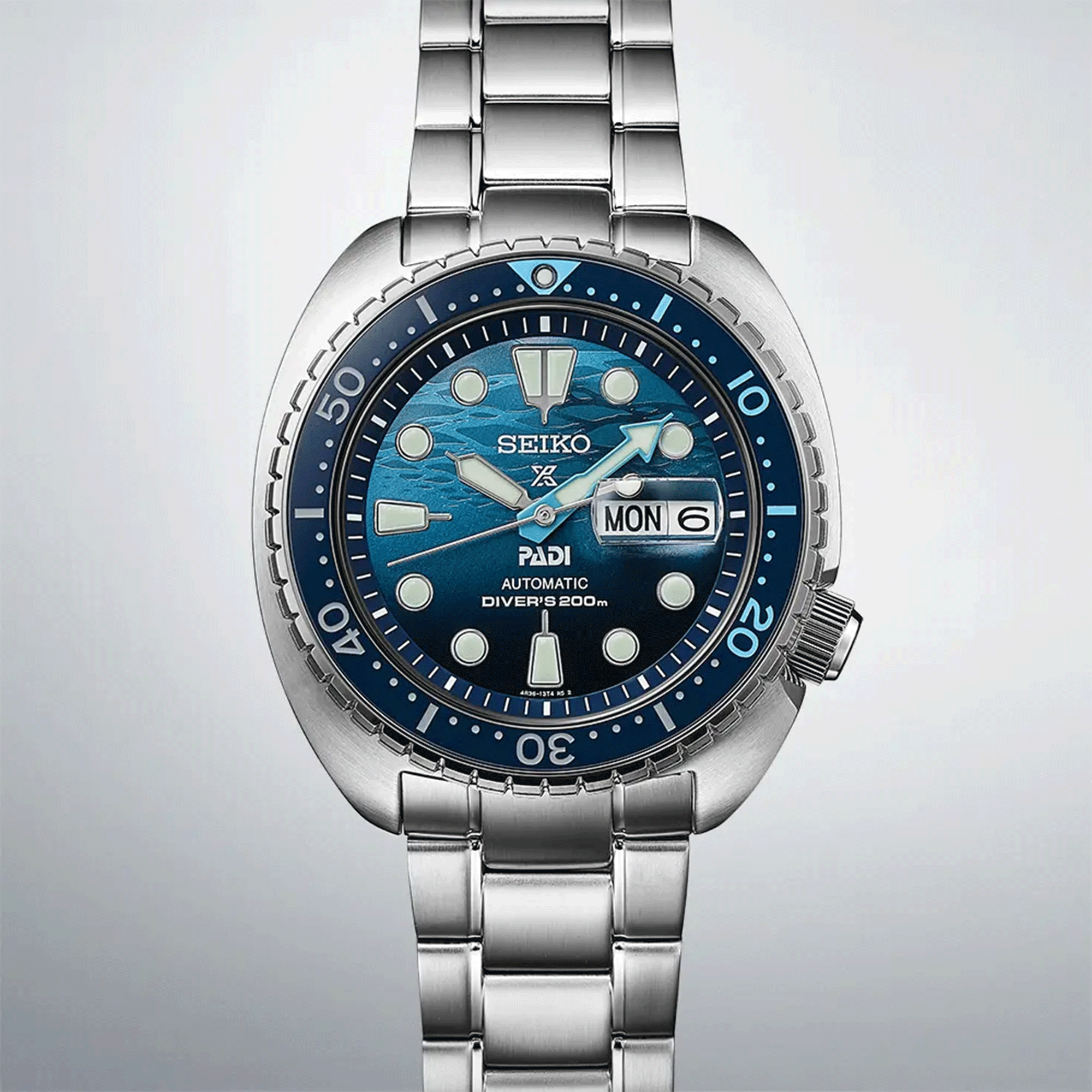 Seiko Prospex Automatic Diver's " King Turtle Great Blue" PADI blue dial steel bracelet 45 mm