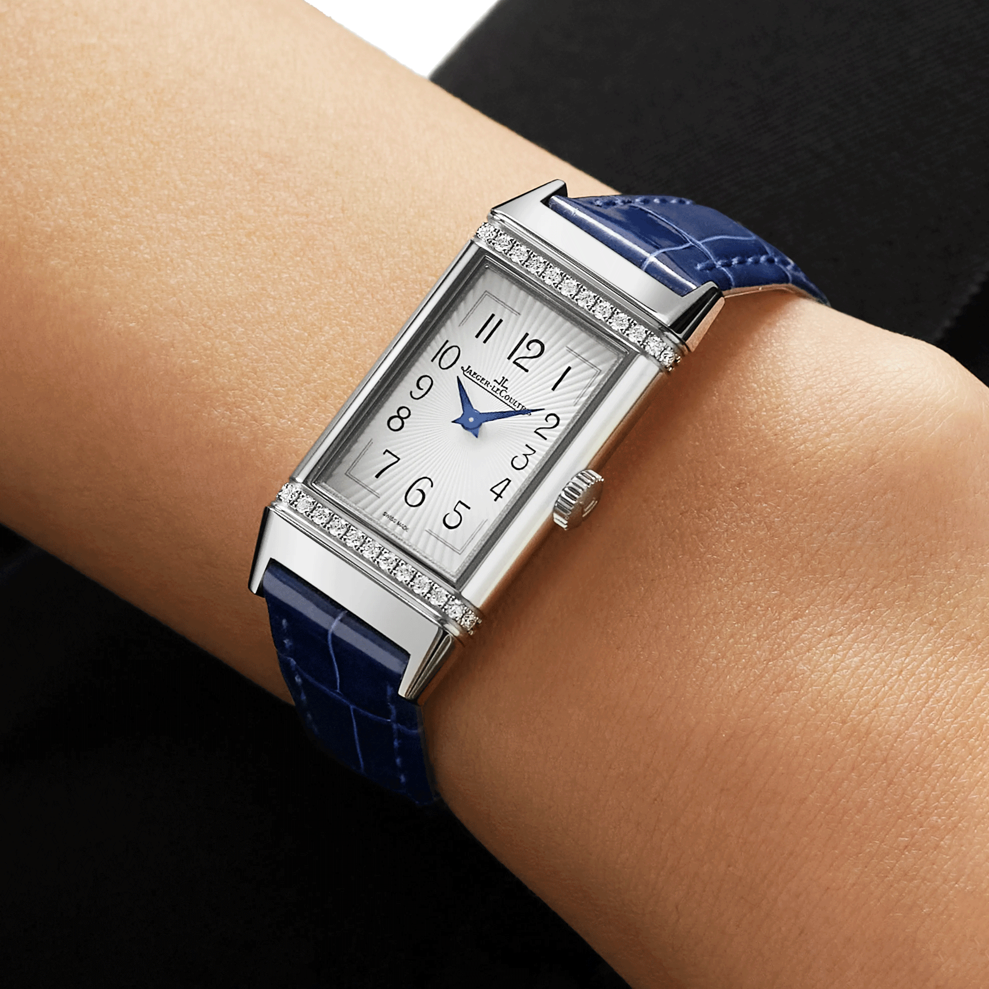 Montre Jaeger-LeCoultre Reverso One quartz cadran argent lunette sertie bracelet cuir bleu Q3288420