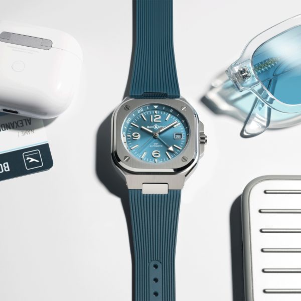 Montre Bell & Ross BR 05 GMT Sky Blue automatique cadran bleu bracelet caoutchouc 41 mm