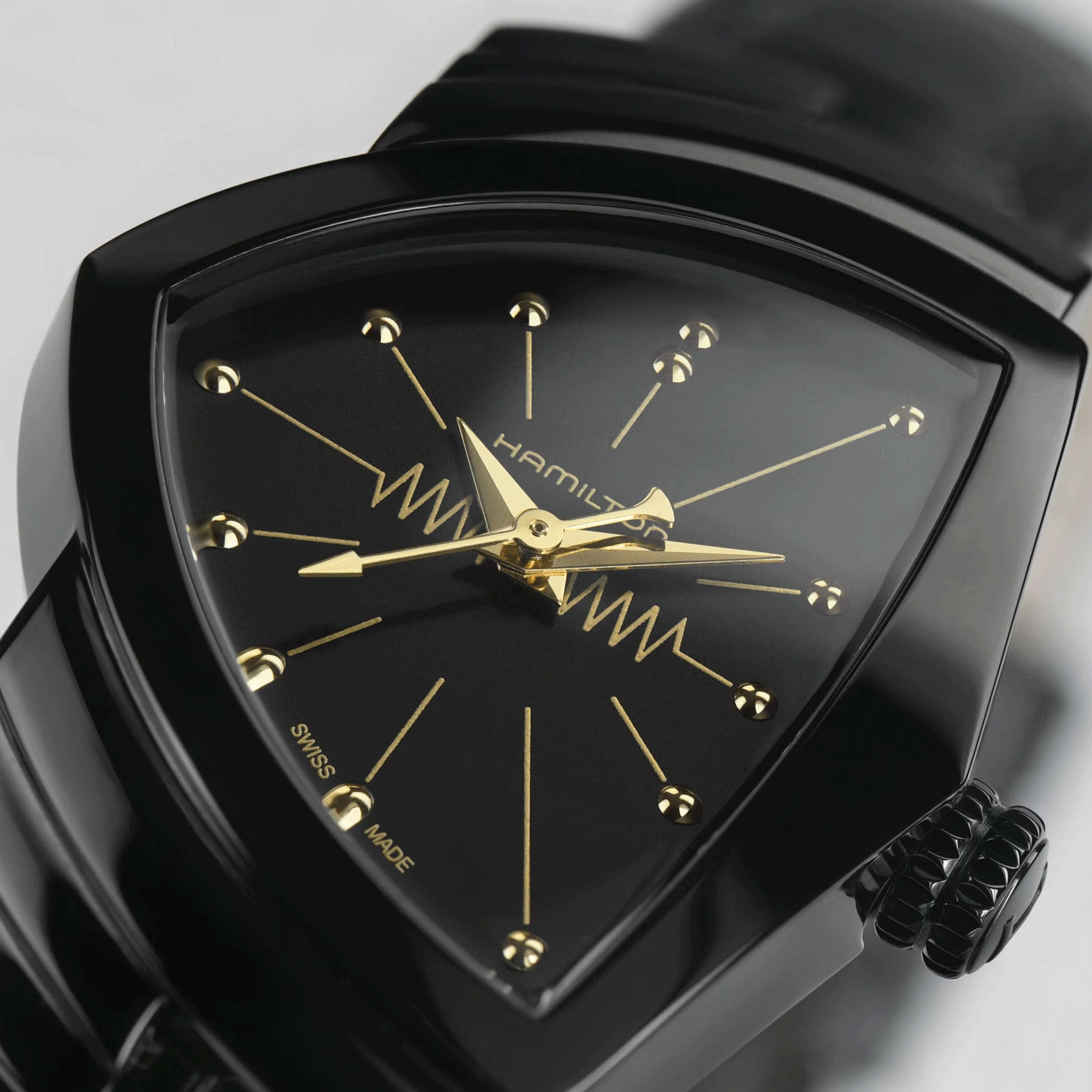 Montre Hamilton Ventura S PVD noir quartz cadran noir bracelet cuir noir 24 x 37,4 mm H24201730