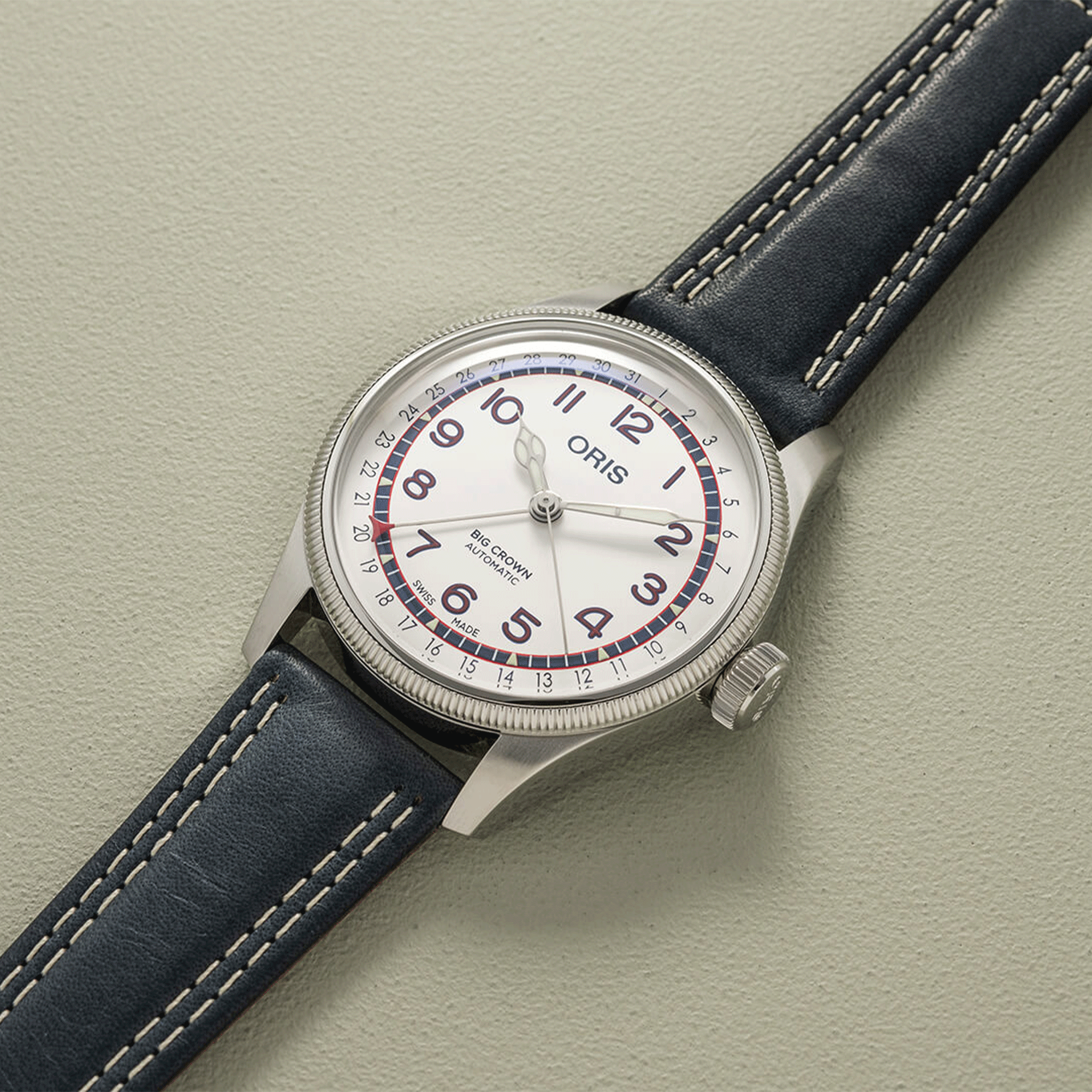 Montre Oris Big Crown Pointer Date Hank Aaron automatique cadran blanc bracelet cuir 40 mm