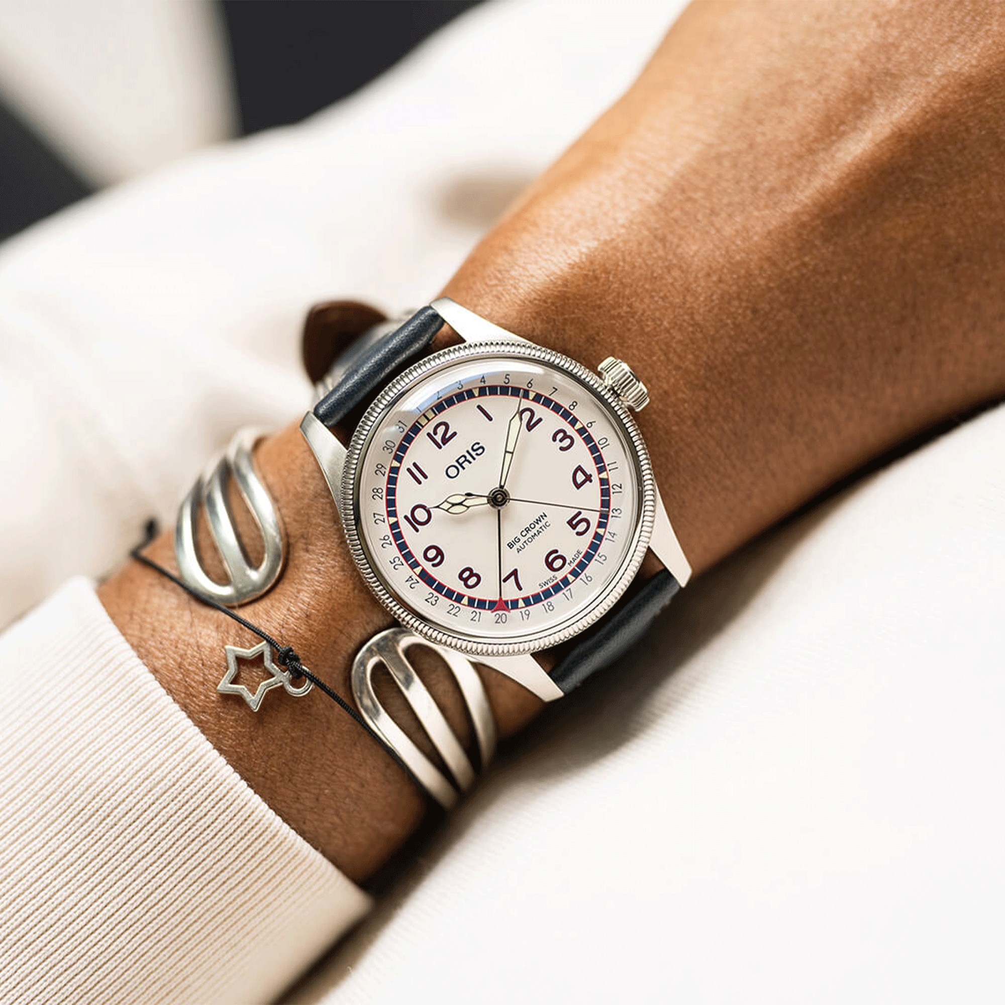 Montre Oris Big Crown Pointer Date Hank Aaron automatique cadran blanc bracelet cuir 40 mm