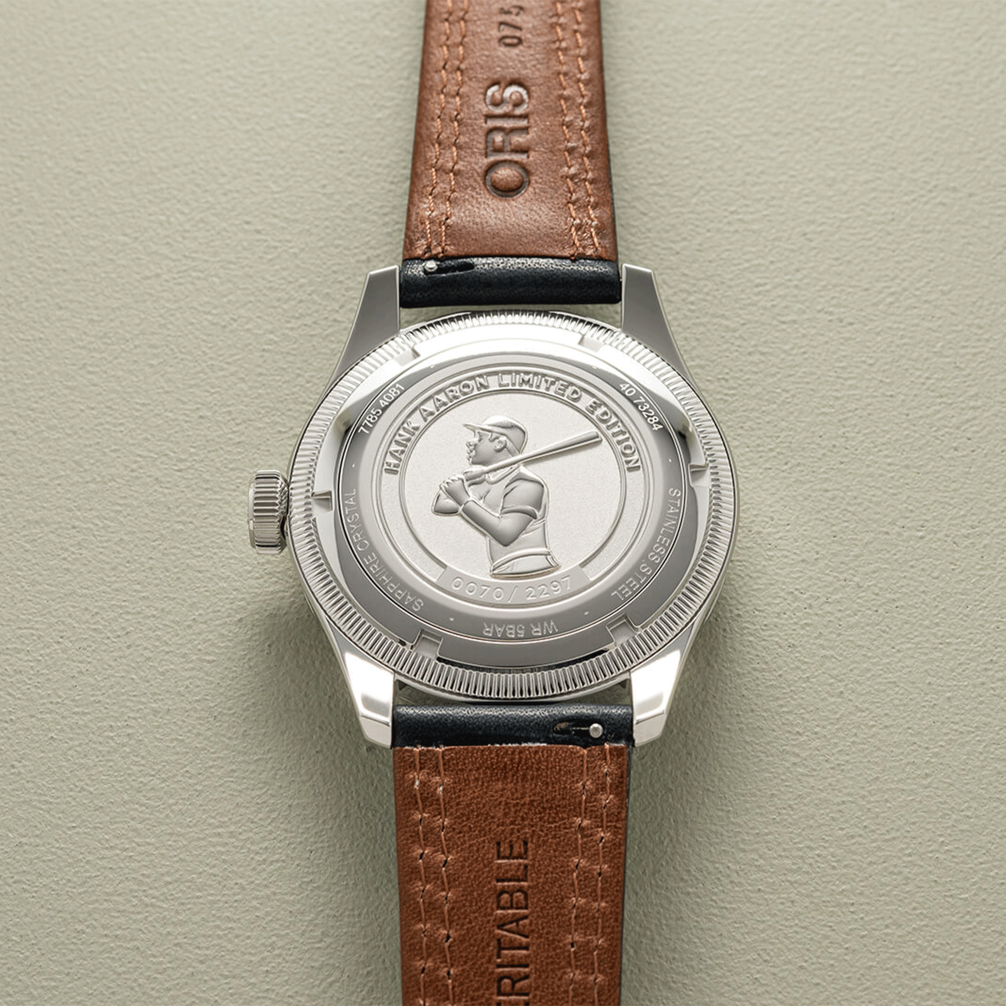 Montre Oris Big Crown Pointer Date Hank Aaron automatique cadran blanc bracelet cuir 40 mm