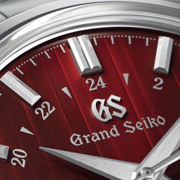 Montre Grand Seiko Elegance Hi-Beat 36000 GMT "Yuka Momiji" cadran rouge bracelet acier 39,5 mm