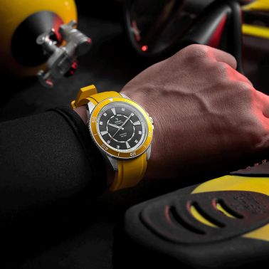 Montre Yema Sous-Marine automatique cadran noir bracelet caoutchouc jaune 40,5 mm YSMA23Y-AYRBS