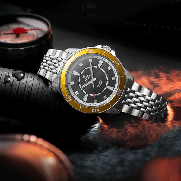 Yema Sous-Marine automatic watch yellow bezel black dial stainless steel bracelet 40.5 mm YSMA23Y-AMS