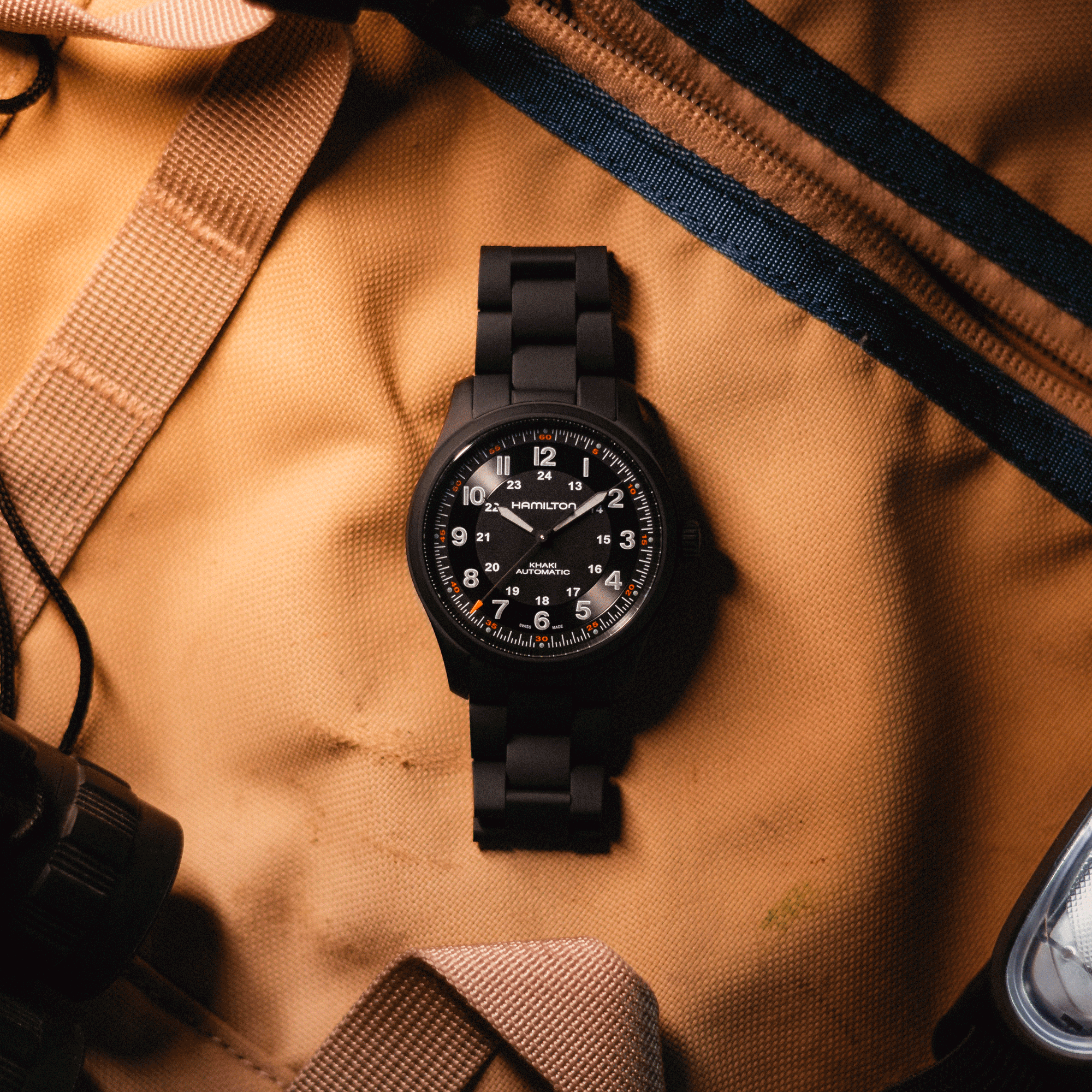 Montre Hamilton Khaki Field Titanium automatique cadran noir bracelet titane pvd noir 38 mm H70215130