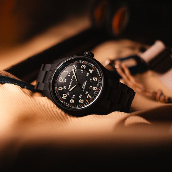 Montre Hamilton Khaki Field Titanium automatique cadran noir bracelet titane pvd noir 38 mm H70215130