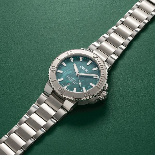 Montre Oris x Bracenet Aquis Date automatique cadran vert bracelet acier 43,5 mm