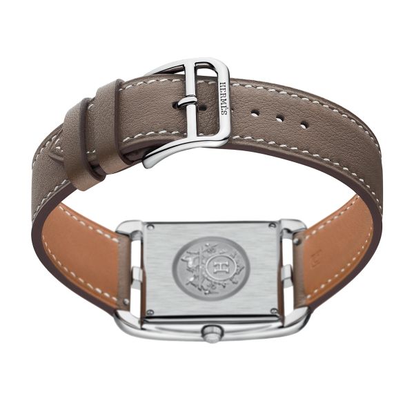 Montre HERMÈS Cape Cod Grand Modèle quartz cadran argenté bracelet cuir taupe 37 mm W043640WW00
