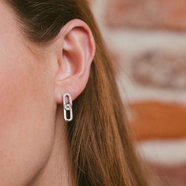 Boucles d'oreilles So Shocking Enchaîne-Moi en or blanc et boucle pavée de diamants