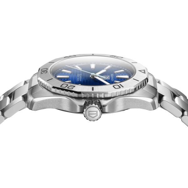 Montre TAG Heuer Aquaracer Professional 200 Solargraph quartz cadran bleu bracelet acier 40 mm WBP1113.BA0000