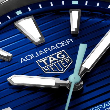 Montre TAG Heuer Aquaracer Professional 200 Solargraph quartz cadran bleu bracelet acier 40 mm WBP1113.BA0000