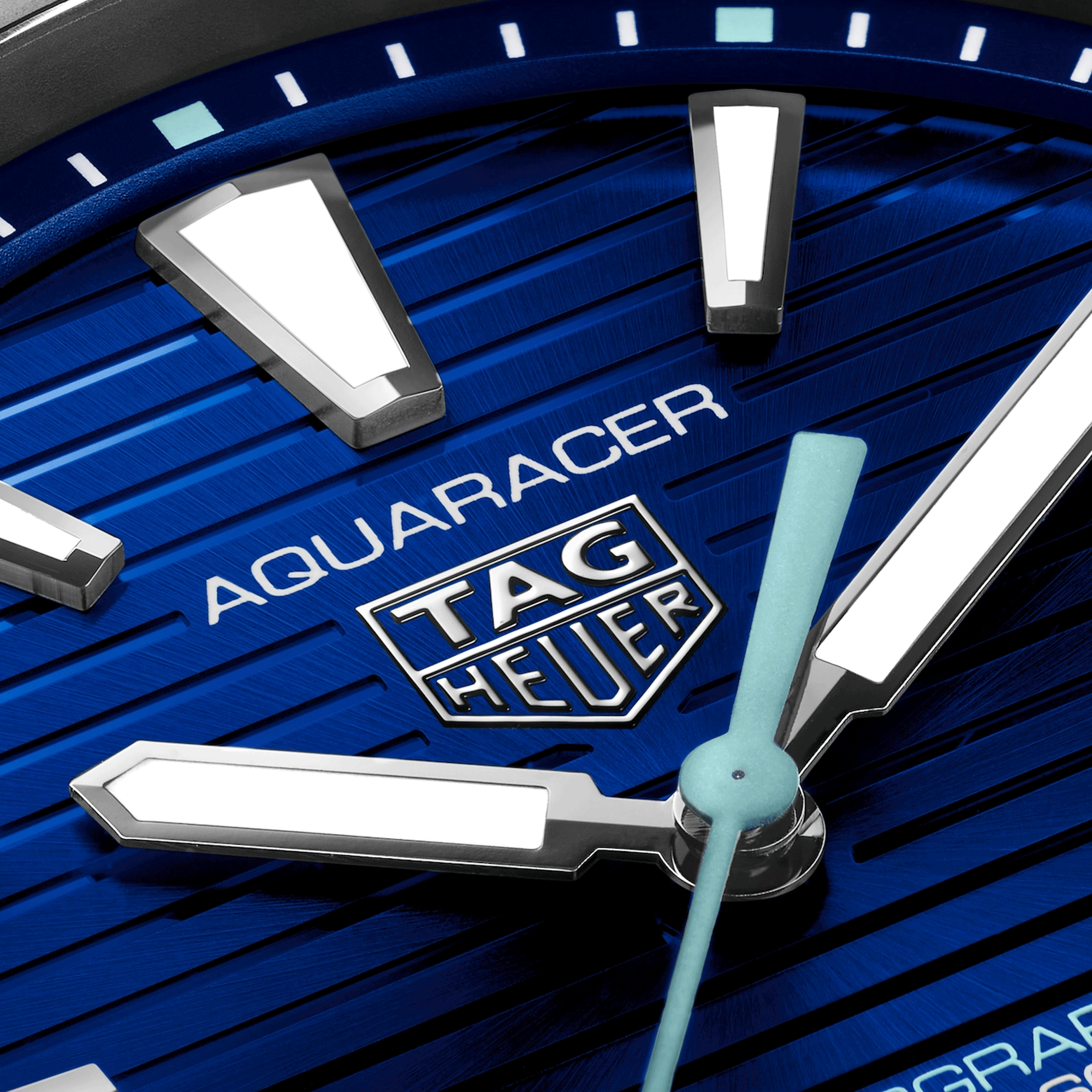 Montre TAG Heuer Aquaracer Professional 200 Solargraph quartz cadran bleu bracelet acier 40 mm WBP1113.BA0000