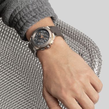 Montre Baume et Mercier Riviera automatique cadran gris bracelet caoutchouc gris 43 mm 10722