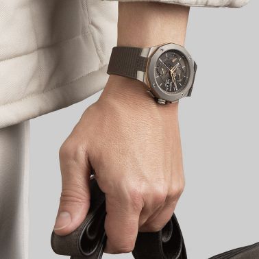 Montre Baume et Mercier Riviera automatique cadran gris bracelet caoutchouc gris 43 mm 10722