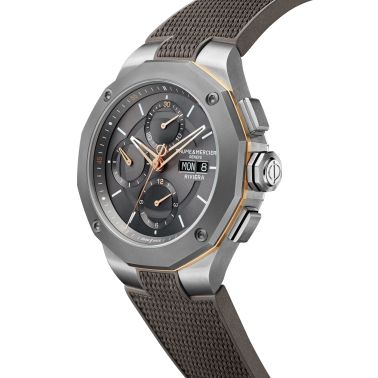 Montre Baume et Mercier Riviera automatique cadran gris bracelet caoutchouc gris 43 mm 10722