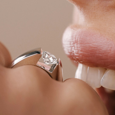 Lepage Audacieuse engagement ring in white gold and diamond