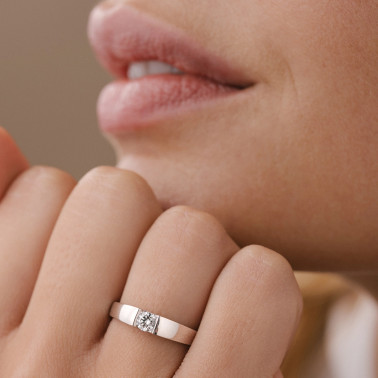 Solitaire Audacieuse en or blanc et diamant