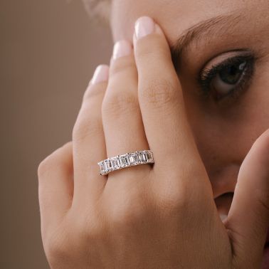 Alliance Lepage Audacieuse en or blanc et diamants taille émeraude