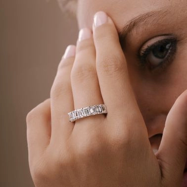 Alliance Lepage Audacieuse en or jaune et diamants taille émeraude