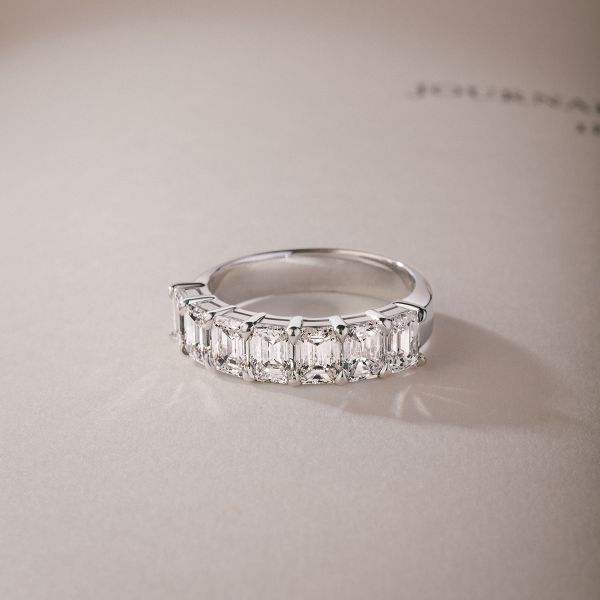 Lepage Audacieuse wedding ring in yellow gold and emerald cut diamonds