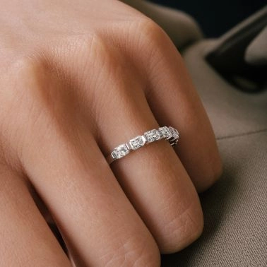 Alliance Lepage Fougueuse en or jaune et diamants taille radiant