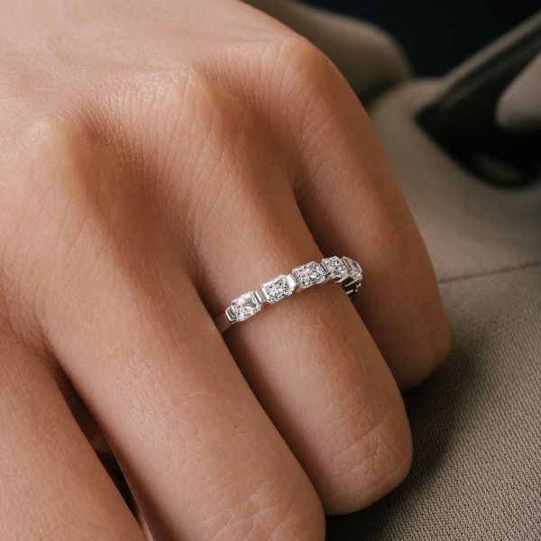 Alliance Lepage Fougueuse en or rose et diamants taille radiant