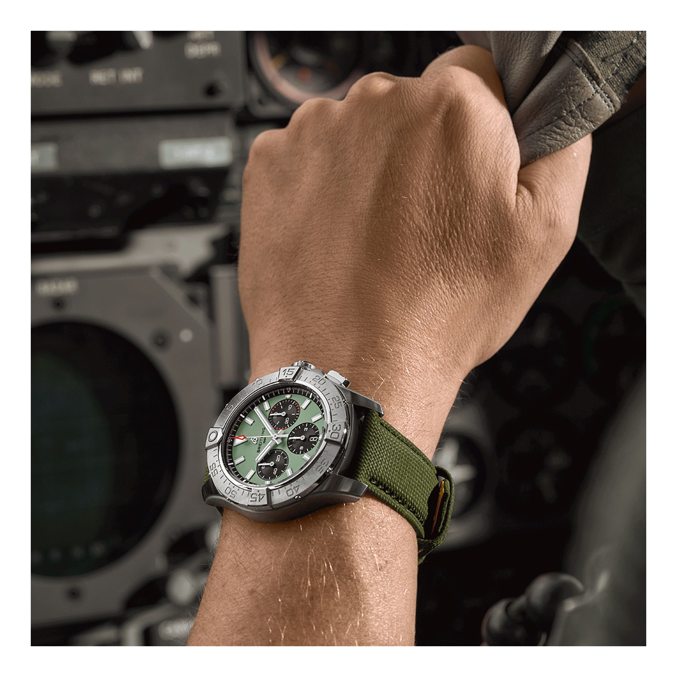 Breitling avenger 2025 night mission green
