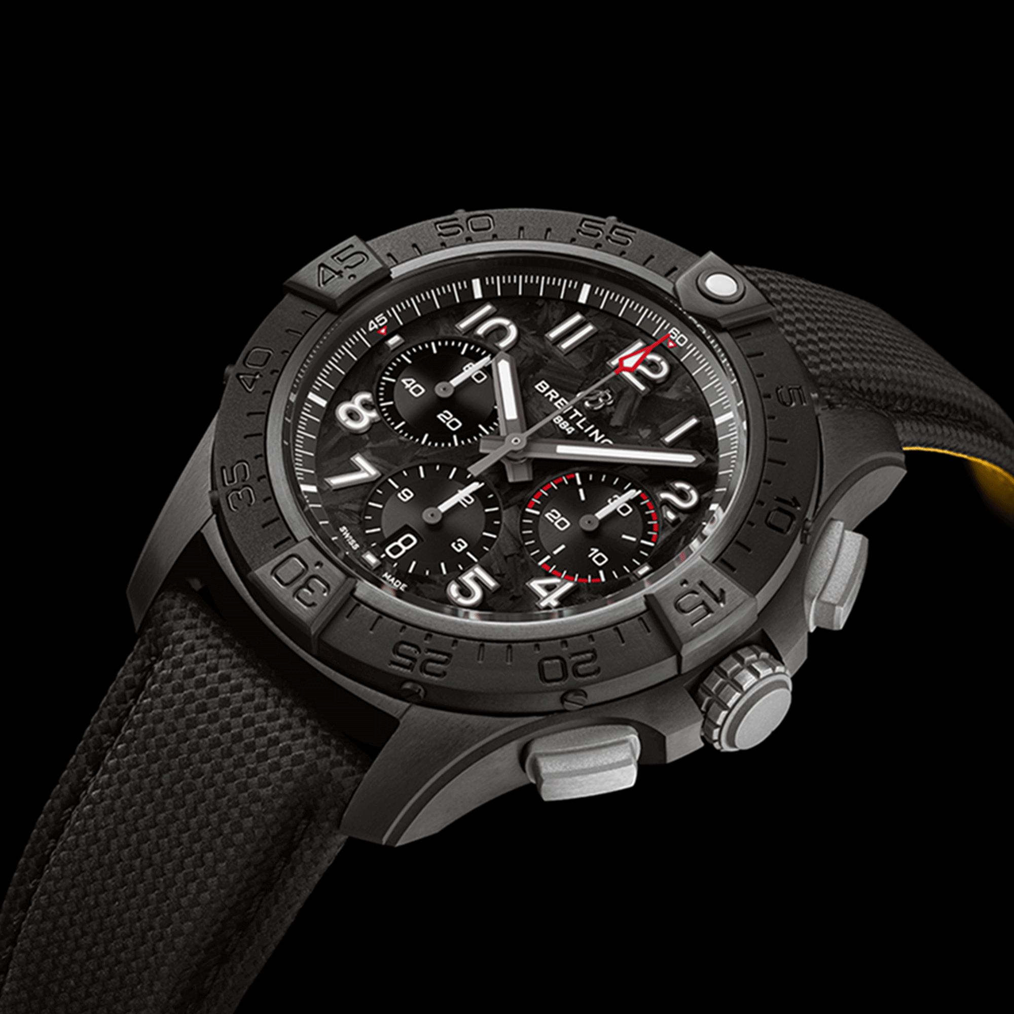 Montre Breitling Avenger B01 Chronograph Night Mission automatique cadran carbone bracelet cuir noir 44 mm SB0147101B1X1