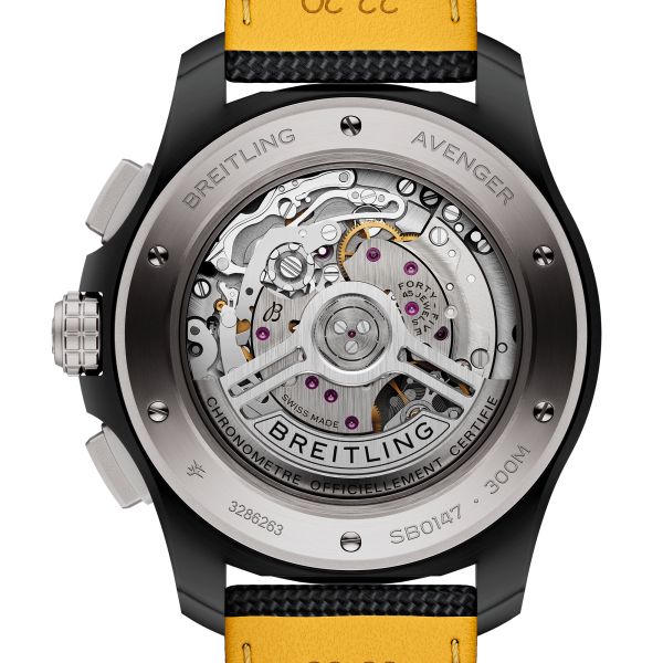 Montre Breitling Avenger B01 Chronograph Night Mission automatique cadran carbone bracelet cuir noir 44 mm SB0147101B1X1