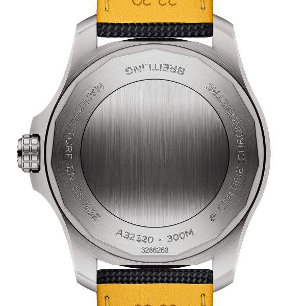 Montre Breitling Avenger GMT automatique cadran noir bracelet cuir noir 44 mm A32320101B1X1