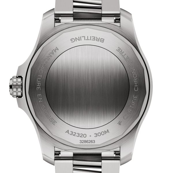 Montre Breitling Avenger GMT automatique cadran bleu bracelet acier 44 mm A32320101C1A1