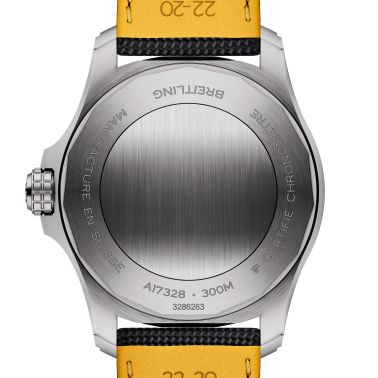 Montre Breitling Avenger automatique cadran noir bracelet cuir noir 42 mm A17328101B1X1