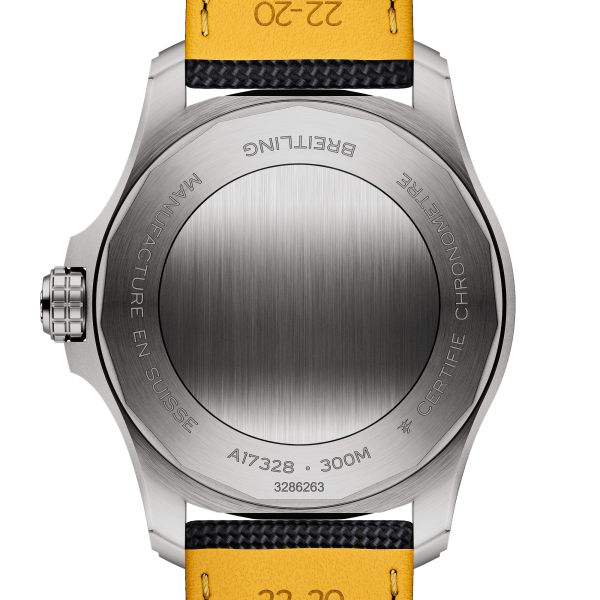 Montre Breitling Avenger automatique cadran noir bracelet cuir noir 42 mm A17328101B1X1