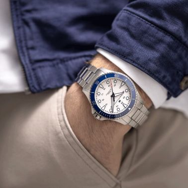 Hamilton Khaki Navy Scuba automatic watch white dial steel bracelet 43 mm