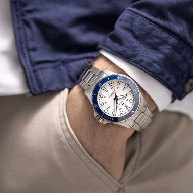 Hamilton Khaki Navy Scuba automatic watch white dial steel bracelet 43 mm