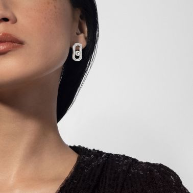 Boucles d'oreilles Messika So Move Pavées en or blanc et diamants
