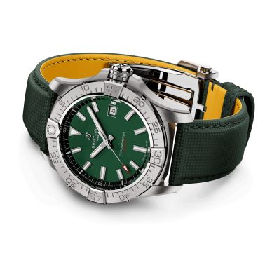 Montre Breitling Avenger automatique cadran vert bracelet cuir vert 42 mm A17328101L1X1