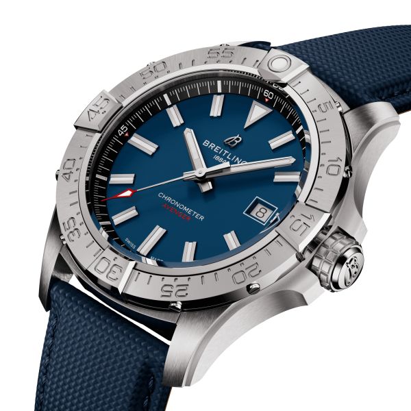 Montre Breitling Avenger automatique cadran bleu bracelet cuir bleu 42 mm A17328101C1X1