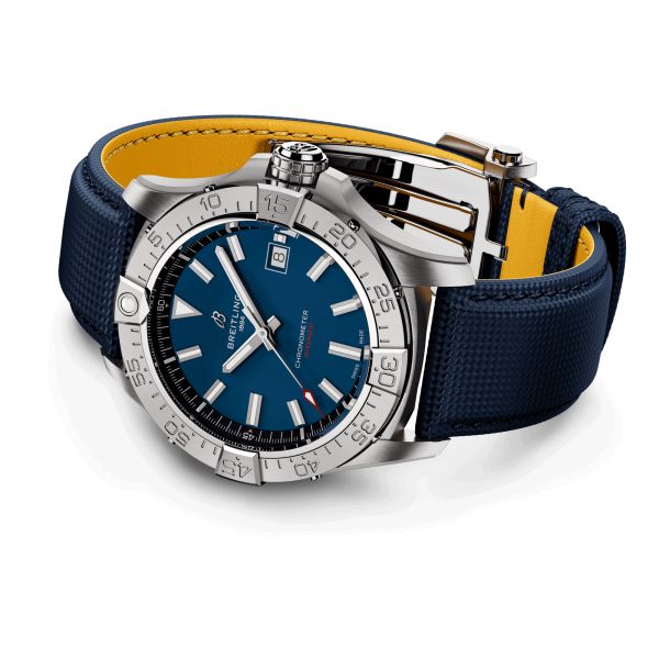 Montre Breitling Avenger automatique cadran bleu bracelet cuir bleu 42 mm A17328101C1X1