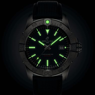 Montre Breitling Avenger automatique cadran bleu bracelet cuir bleu 42 mm A17328101C1X1