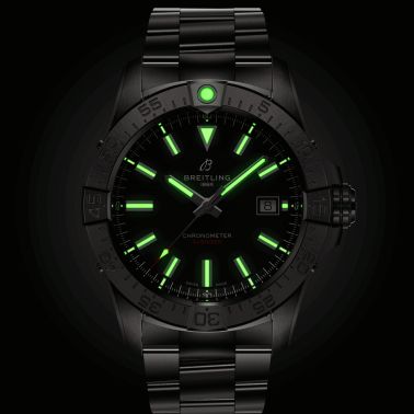 Montre Breitling Avenger automatique cadran noir bracelet acier 42 mm A17328101B1A1