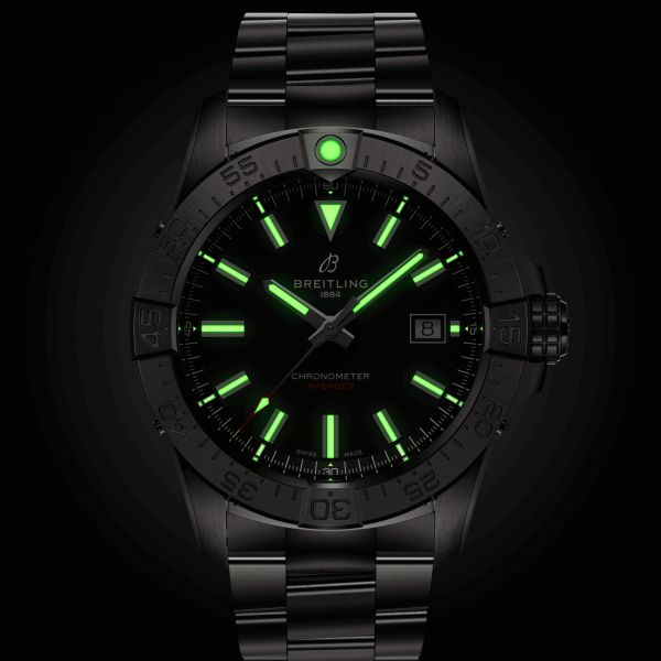 Montre Breitling Avenger automatique cadran noir bracelet acier 42 mm A17328101B1A1